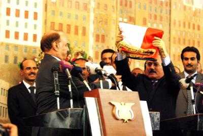 مايو نيوز - اليمنيون حكموا عقولهم وذهبوا الى 21فبراير 2012م ,لتأسيس يوم ديمقراطي جديد ضمن ايامه الوطنية التي تسطر ملاحمه الديمقراطية والوطنية في سفر التاريخ ..,وذلك بانتخاب الاخ عبدربه منصور هادي رئيساً للجمهورية ايذاناً بحركة التغيير