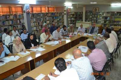 مايو نيوز - أعلن مجلس جامعة عدن تأييده ومساندته المبدئية والثابتة لجهود الدولة اليمنية وفخامة رئيس الجمهورية عبدربه منصور هادي والقوات المسلحة والأمن في مواجهة عناصر تنظيم القاعدة الإرهابي في أبين وشـبوة والبيضاء وعدة محافظات بالبلاد.