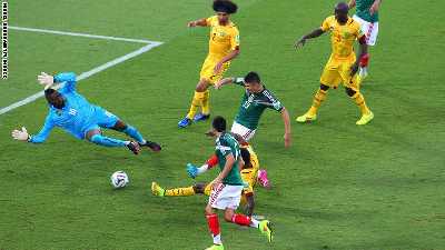 مايو نيوز - انطلقت قبل قليل ثاني مباريات المجموعة الأولى في بطولة كأس العالم 2014، بين منتخبي المكسيك والكاميرون، على ملعب "أرينا داس دوناس" بمدينة "ناتال" البرازيلية.