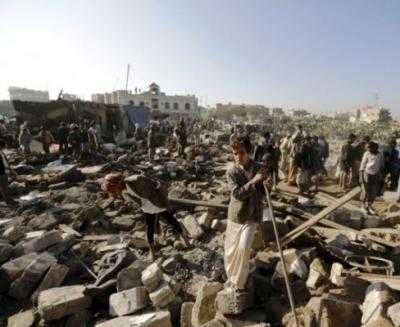 مايو نيوز - 
شن طيران العدوان السعودي اليوم أكثر من عشرين غارة على عدد من المناطق في محافظة الحديدة( غرب اليمن)، وأوضح مصدر أمني في المحافظة أن طيران العدوان شن 17 غارة على معسكر أبو موسى الأشعري، منها غارتين على دوار مدينة الخوخة. وأشار المصدر إلى أن طيران العدوان استهدف مطار الحديدة بست غارات.
وفي محافظة صنعاء شن طيران العدوان